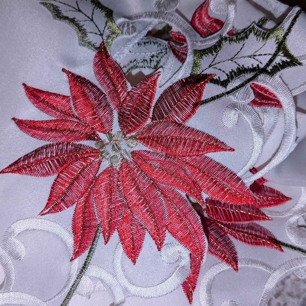 🆕 Large 48" Embroidered Tree Skirt